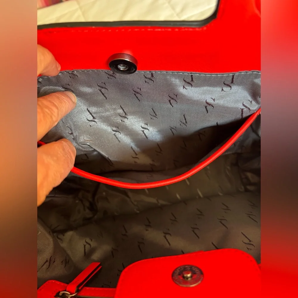 Simply Vera Wang Stylish Red and Tan Women's Bag - Picture 11 of 16